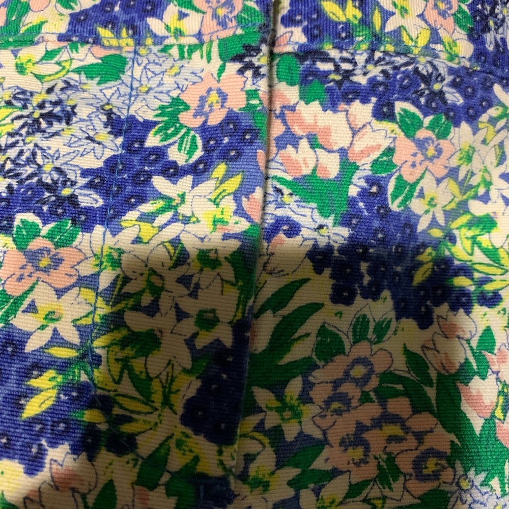 Really cute floral soft cotton skirt, pockets, lined, size 4